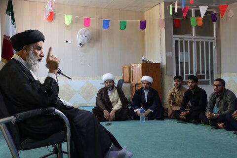 درس اخلاق طلاب مدرسه علمیه رضویه شهرستان هویزه