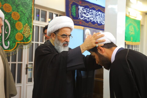 تصاویر / مراسم عمامه گذاری طلاب توسط آیت الله فاضل لنکرانی در روز میلاد امام رضا (ع)