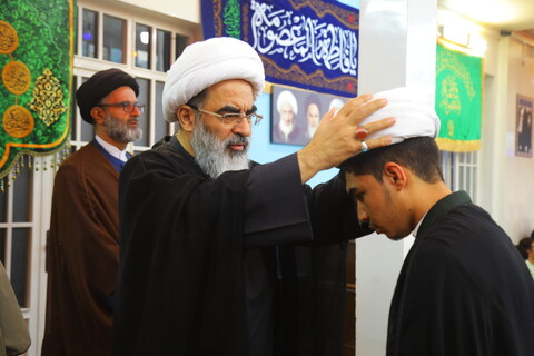 تصاویر / مراسم عمامه گذاری طلاب توسط آیت الله فاضل لنکرانی در روز میلاد امام رضا (ع)