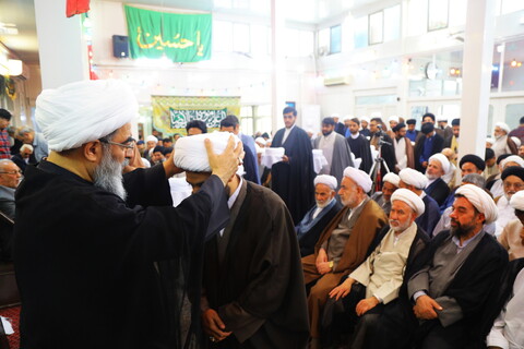 تصاویر / مراسم عمامه گذاری طلاب توسط آیت الله فاضل لنکرانی در روز میلاد امام رضا (ع)