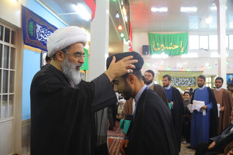 تصاویر / مراسم عمامه گذاری طلاب توسط آیت الله فاضل لنکرانی در روز میلاد امام رضا (ع)