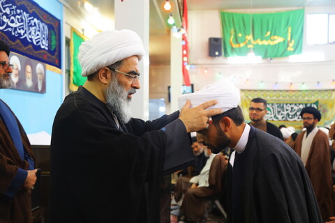 تصاویر / مراسم عمامه گذاری طلاب توسط آیت الله فاضل لنکرانی در روز میلاد امام رضا (ع)