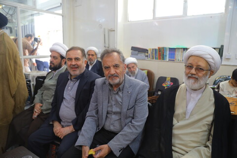 تصاویر / مراسم عمامه گذاری طلاب توسط آیت الله فاضل لنکرانی در روز میلاد امام رضا (ع)