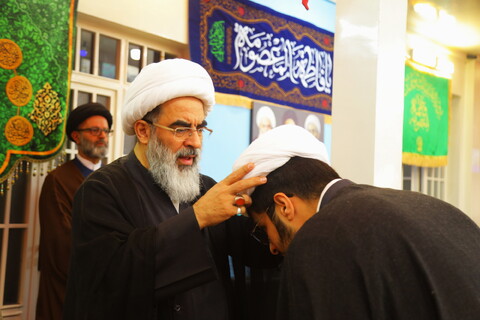 تصاویر / مراسم عمامه گذاری طلاب توسط آیت الله فاضل لنکرانی در روز میلاد امام رضا (ع)