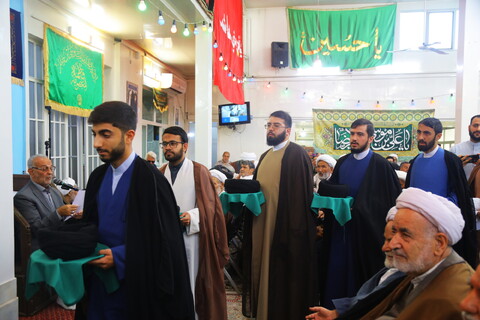 تصاویر / مراسم عمامه گذاری طلاب توسط آیت الله فاضل لنکرانی در روز میلاد امام رضا (ع)