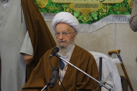 تصاویر / مراسم عمامه گذاری طلاب در روز میلاد امام رضا (ع)  توسط آیت الله العظمی مکارم شیرازی