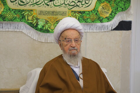 تصاویر / مراسم عمامه گذاری طلاب در روز میلاد امام رضا (ع)  توسط آیت الله العظمی مکارم شیرازی