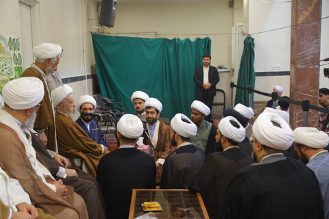 تصاویر / مراسم عمامه گذاری طلاب در روز میلاد امام رضا (ع)  توسط آیت الله العظمی مکارم شیرازی