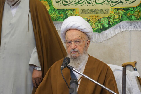 تصاویر / مراسم عمامه گذاری طلاب در روز میلاد امام رضا (ع)  توسط آیت الله العظمی مکارم شیرازی