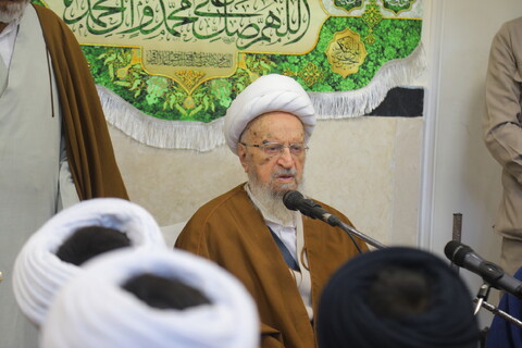 تصاویر / مراسم عمامه گذاری طلاب در روز میلاد امام رضا (ع)  توسط آیت الله العظمی مکارم شیرازی