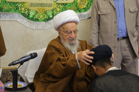 تصاویر / مراسم عمامه گذاری طلاب در روز میلاد امام رضا (ع)  توسط آیت الله العظمی مکارم شیرازی