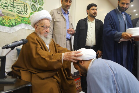 تصاویر / مراسم عمامه گذاری طلاب در روز میلاد امام رضا (ع)  توسط آیت الله العظمی مکارم شیرازی