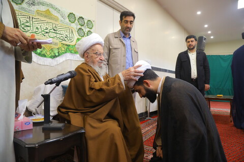 تصاویر / مراسم عمامه گذاری طلاب در روز میلاد امام رضا (ع)  توسط آیت الله العظمی مکارم شیرازی