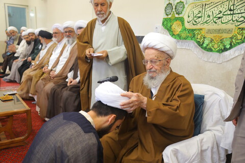 تصاویر / مراسم عمامه گذاری طلاب در روز میلاد امام رضا (ع)  توسط آیت الله العظمی مکارم شیرازی