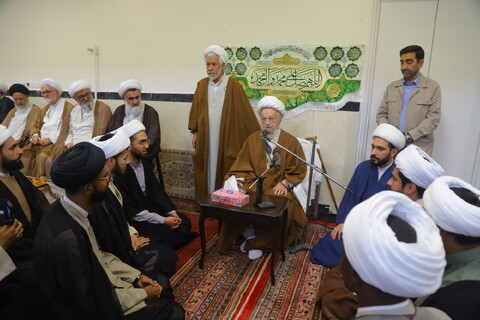 تصاویر / مراسم عمامه گذاری طلاب در روز میلاد امام رضا (ع)  توسط آیت الله العظمی مکارم شیرازی