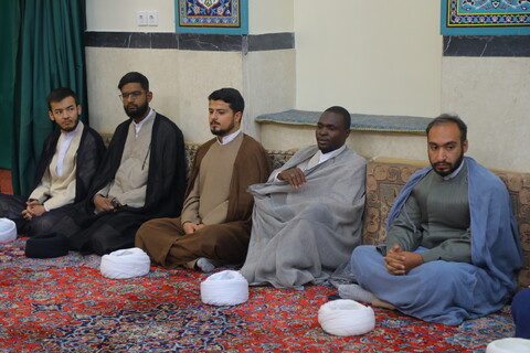 تصاویر / مراسم عمامه گذاری طلاب در روز میلاد امام رضا (ع)  توسط آیت الله العظمی مکارم شیرازی