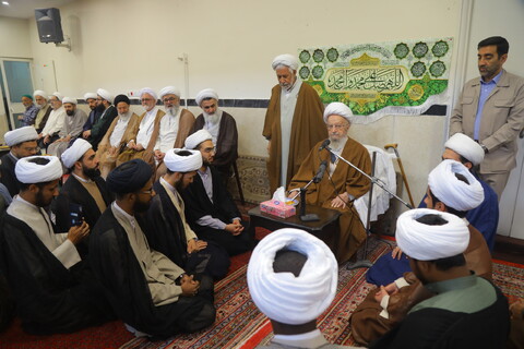 تصاویر / مراسم عمامه گذاری طلاب در روز میلاد امام رضا (ع)  توسط آیت الله العظمی مکارم شیرازی