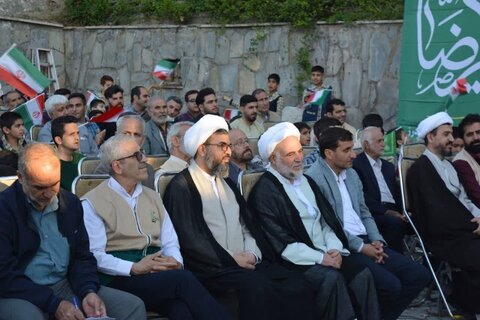 تصاویر جشن خانوادگی ولادت با سعادت امام رضا(ع) در میدان امام حسین(ع) الیگودرز