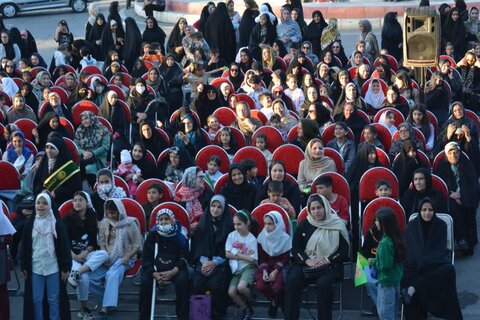 تصاویر جشن خانوادگی ولادت با سعادت امام رضا(ع) در میدان امام حسین(ع) الیگودرز