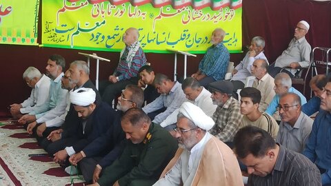 تصاویر/ تقدیر از فرماندهان پایگاه های مقاومت  در نمازجمعه سعدآباد