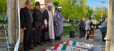 تصاویر/ مراسم غبار روبی و عطر افشانی مزار شهداء شهر اسکو