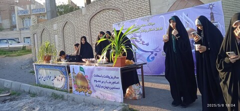 تصاویر/ برپایی ایستگاه صلواتی  به مناسبت میلاد امام رضا (ع) در حوزه علمیه خواهران مراغه