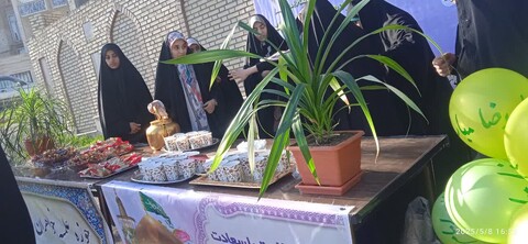 تصاویر/ برپایی ایستگاه صلواتی  به مناسبت میلاد امام رضا (ع) در حوزه علمیه خواهران مراغه