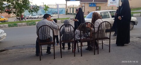 تصاویر/ برپایی ایستگاه صلواتی  به مناسبت میلاد امام رضا (ع) در حوزه علمیه خواهران مراغه