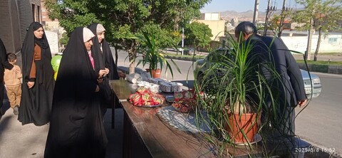 تصاویر/ برپایی ایستگاه صلواتی  به مناسبت میلاد امام رضا (ع) در حوزه علمیه خواهران مراغه