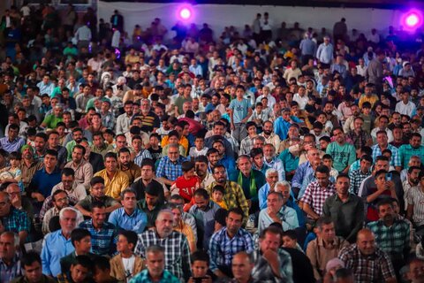 تصاویر/ اهتزاز پرچم رضوی در اجتماع هزاران نفری مردم یزد