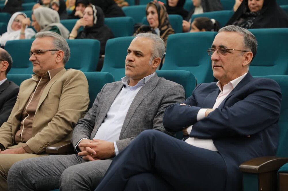 پیشکسوتان آموزش و پرورش کاشان در برنامه «آیههای روشنی» تقدیر شدند+عکس