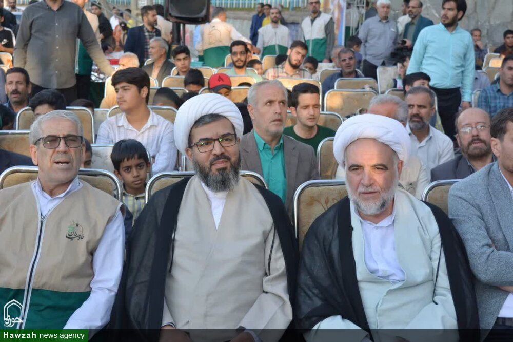 تصاویر/ جشن خانوادگی ولادت با سعادت امام رضا(ع) در میدان امام حسین(ع) الیگودرز