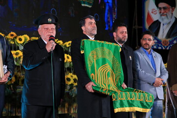 تصاویر / جشن بزرگ زیر سایه خورشید در بهارستان اصفهان