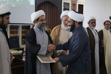 تصاویر/ تجلیل از اساتید مدرسه علمیه النبی  (ص) بندرعباس به مناسبت روز معلم