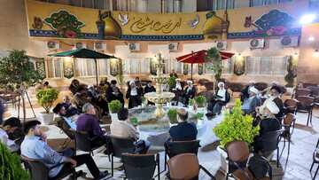 تصاویر/ نشست صمیمی مسئولان ستاد برگزاری همایش یکصدمین سالگشت بازتأسیس حوزه علمیه قم با مهمانان خارجی همایش