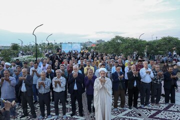تصاویر / اقامه نماز باران توسط نماینده ولی فقیه در استان قزوین
