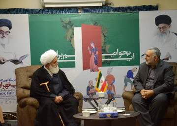 نمایشگاه کتاب محل عرضه گوهر گران‌بهای دانایی است