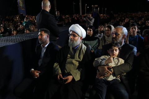 تصاویر / جشن بزرگ زیر سایه خورشید در بهارستان اصفهان