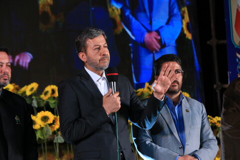 تصاویر / جشن بزرگ زیر سایه خورشید در بهارستان اصفهان