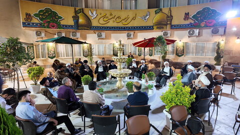 تصاویر/ دیدار صمیمی مسئولان ستاد برگزاری همایش یکصدمین سالگشت بازتأسیس حوزه علمیه قم با مهمانان خارجی همایش