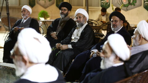 تصاویر/ دیدار صمیمی مسئولان ستاد برگزاری همایش یکصدمین سالگشت بازتأسیس حوزه علمیه قم با مهمانان خارجی همایش