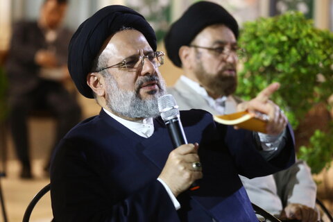 تصاویر/ دیدار صمیمی مسئولان ستاد برگزاری همایش یکصدمین سالگشت بازتأسیس حوزه علمیه قم با مهمانان خارجی همایش