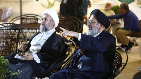 تصاویر/ دیدار صمیمی مسئولان ستاد برگزاری همایش یکصدمین سالگشت بازتأسیس حوزه علمیه قم با مهمانان خارجی همایش