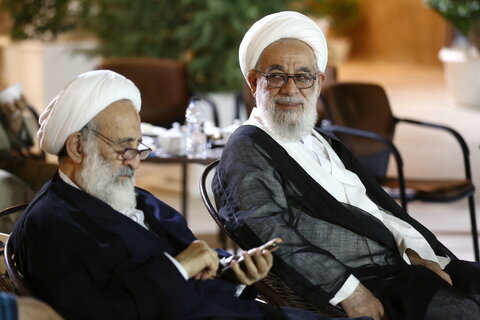 تصاویر/ دیدار صمیمی مسئولان ستاد برگزاری همایش یکصدمین سالگشت بازتأسیس حوزه علمیه قم با مهمانان خارجی همایش