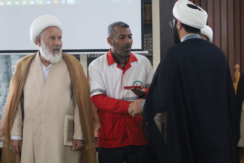 تصاویر/ تجلیل از اساتید مدرسه علمیه النبی  (ص) بندرعباس به مناسبت روز معلم