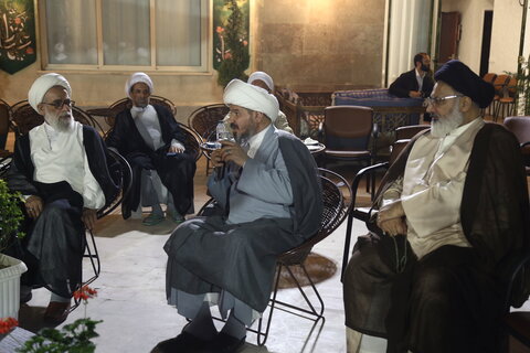 تصاویر/ دیدار صمیمی مسئولان ستاد برگزاری همایش یکصدمین سالگشت بازتأسیس حوزه علمیه قم با مهمانان خارجی همایش