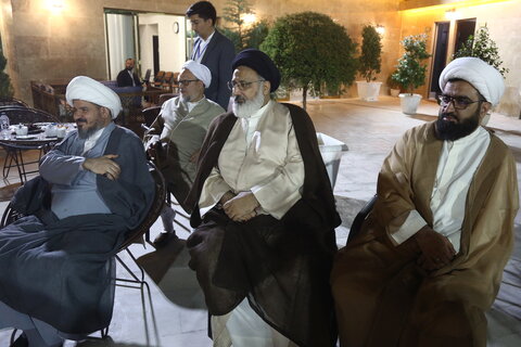 تصاویر/ دیدار صمیمی مسئولان ستاد برگزاری همایش یکصدمین سالگشت بازتأسیس حوزه علمیه قم با مهمانان خارجی همایش