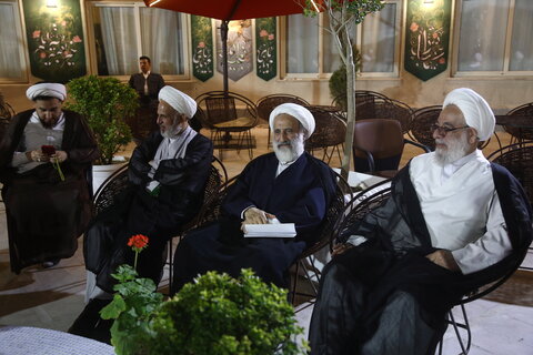 تصاویر/ دیدار صمیمی مسئولان ستاد برگزاری همایش یکصدمین سالگشت بازتأسیس حوزه علمیه قم با مهمانان خارجی همایش