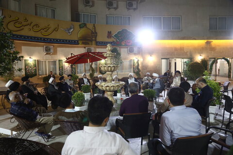 تصاویر/ دیدار صمیمی مسئولان ستاد برگزاری همایش یکصدمین سالگشت بازتأسیس حوزه علمیه قم با مهمانان خارجی همایش