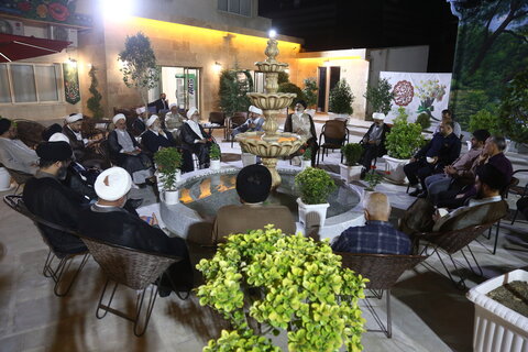 تصاویر/ دیدار صمیمی مسئولان ستاد برگزاری همایش یکصدمین سالگشت بازتأسیس حوزه علمیه قم با مهمانان خارجی همایش